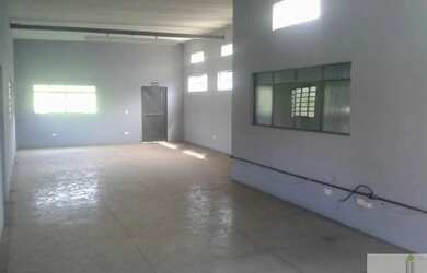 Imagem: O depósito possui 5 Vagas na garagem, 700m² de Área e está