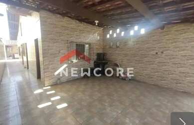 Imagem: A casa possui 1 Dormitório, 2 Banheiros, 2 Vagas na garagem