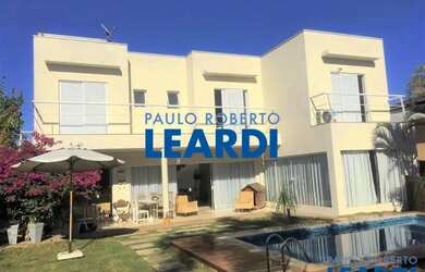 Imagem: A casa em condomínio possui 4 Dormitórios, 5 Banheiros, 5