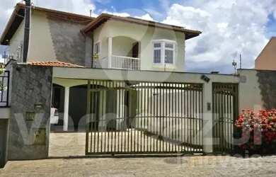 Imagem: A casa possui 3 Dormitórios, 5 Banheiros, 4 Vagas na garagem