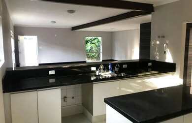 Imagem: A casa possui 3 Dormitórios, 5 Banheiros, 5 Vagas na garagem