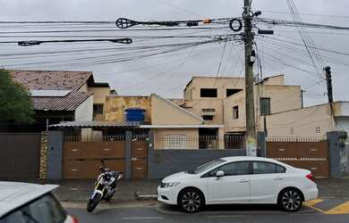Imagem: A casa para alugar possui 3 Dormitórios, 2 Banheiros, 2 Vagas