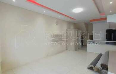 Imagem: A casa possui 3 Dormitórios, 2 Banheiros, 4 Vagas na garagem