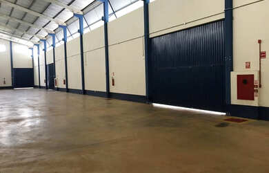 Imagem: O depósito possui 5 Vagas na garagem, 2.250m² de Área e