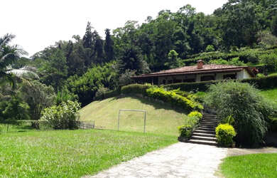 Imagem: A casa à venda possui 5 Dormitórios, 4 Banheiros, 3 Vagas