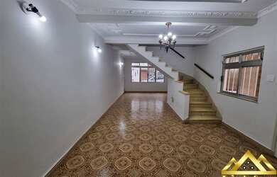 Imagem: A casa em condomínio possui 4 Dormitórios, 3 Banheiros, 1