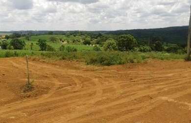 Imagem: O terreno possui 900m² de Área e está localizado em Ponte