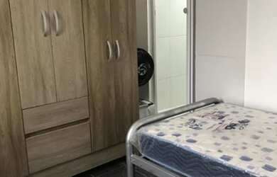 Imagem: O quarto possui Imóvel novo e Imóvel mobiliado e está localizado