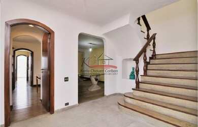 Imagem: A casa possui 4 Dormitórios, 5 Banheiros, 4 Vagas na garagem