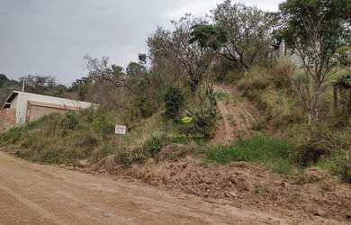 Imagem: O terreno possui 1.100m² de Área e está localizado em Ville