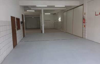 Imagem: O depósito possui 176m² de Área e está localizado em Kobrasol