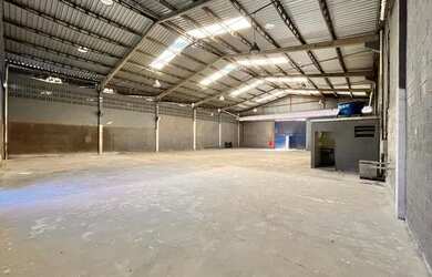 Imagem: O depósito possui 750m² de Área e está localizado em Civit