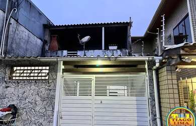 Imagem: A casa possui 2 Dormitórios, 2 Banheiros, 1 Vaga na garagem