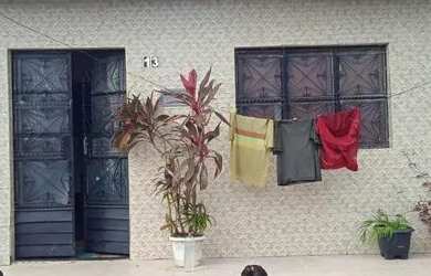 Imagem: A casa possui 3 Dormitórios, 1 Banheiro e está localizado