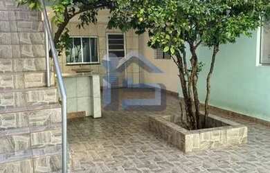 Imagem: A casa possui 5 Dormitórios, 4 Banheiros, 4 Vagas na garagem