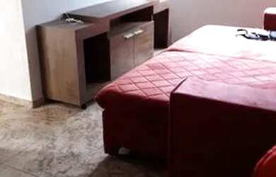 Imagem: O apartamento possui 2 Dormitórios, 1 Banheiro, 1 Vaga na garagem