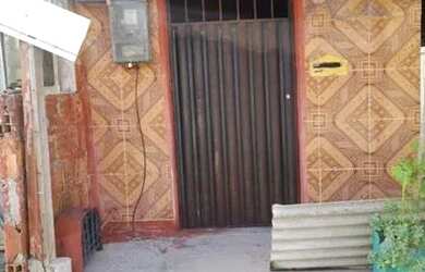 Imagem: A casa possui 1 Dormitório, 1 Banheiro, 1 Vaga na garagem e