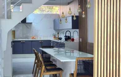 Imagem: A casa em condomínio possui 4 Dormitórios, 5 Banheiros, 2