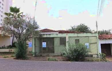 Imagem: A casa possui 1 Dormitório, 1 Banheiro, 1 Vaga na garagem