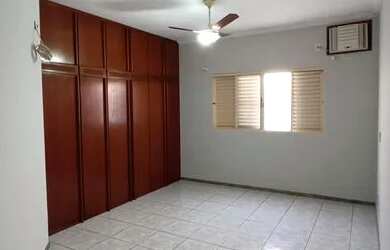 Imagem 4: Casa de condomínio térrea para aluguel possui 250 metros quadrados com...