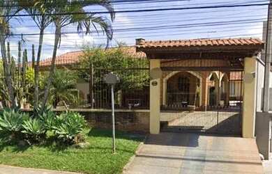 Imagem: A casa possui 5 Dormitórios, 5 Banheiros, 5 Vagas na garagem