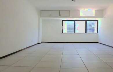 Imagem: O depósito possui 1 Vaga na garagem e 28m² de Área e está