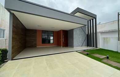 Imagem: A casa possui 3 Dormitórios, 2 Banheiros, 2 Vagas na garagem