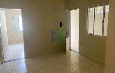 Imagem: A casa possui 2 Dormitórios, 1 Banheiro, 1 Vaga na garagem