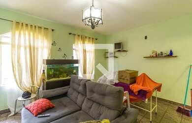 Imagem: A casa possui 3 Dormitórios, 3 Banheiros, 3 Vagas na garagem