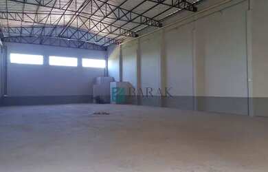 Imagem: O depósito possui 5 Vagas na garagem, 799m² de Área e está