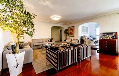 Imagem: O apartamento possui 4 Dormitórios, 5 Banheiros, 4 Vagas na