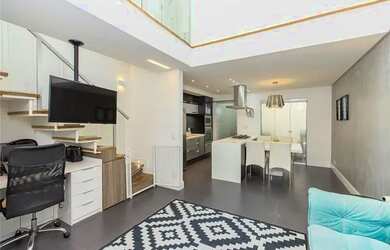 Imagem: A casa em condomínio possui 2 Dormitórios, 5 Banheiros, 3