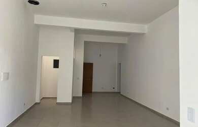 Imagem: O depósito possui 3 Vagas na garagem, 100m² de Área e está