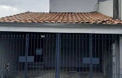 Imagem: A casa possui 2 Dormitórios, 2 Banheiros, 2 Vagas na garagem