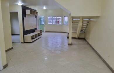 Imagem: A casa em condomínio possui 4 Dormitórios, 5 Banheiros, 2