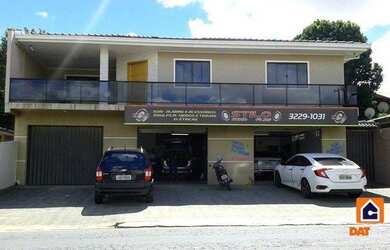 Imagem: A casa possui 3 Dormitórios, 3 Banheiros, 2 Vagas na garagem