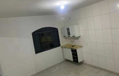 Imagem: A casa possui 1 Dormitório, 1 Banheiro, 80m² de Área e está