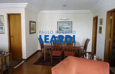 Imagem: O apartamento possui 4 Dormitórios, 3 Banheiros, 3 Vagas na