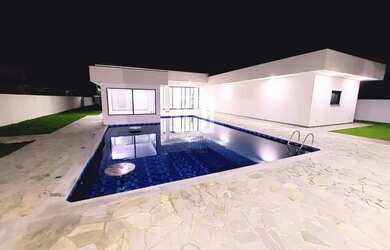 Imagem: A casa em condomínio possui 4 Dormitórios, 5 Banheiros, 5