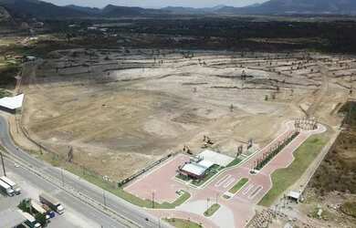 Imagem: O terreno possui Imóvel novo e está localizado em Pavuna