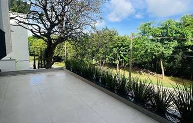 Imagem 14: Sobrado no mirante do lago