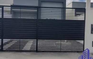 Imagem: A casa possui 2 Dormitórios, 2 Banheiros, 2 Vagas na garagem