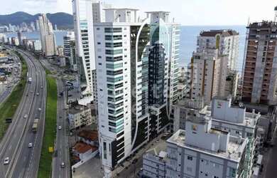 Imagem: O apartamento possui 4 Dormitórios, 4 Banheiros, 3 Vagas na