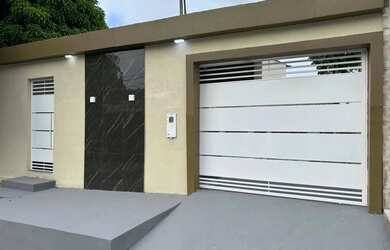 Imagem: A casa possui 4 Dormitórios, 3 Banheiros, 4 Vagas na garagem