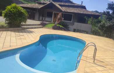 Imagem: A casa em condomínio para alugar possui 5 Dormitórios, 5 Banheiros