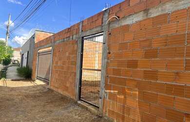 Imagem: O terreno possui 300m² de Área e está localizado em Barcelona