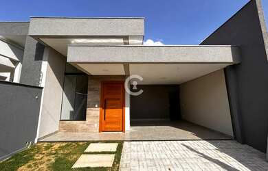 Imagem: A casa possui 3 Dormitórios, 1 Banheiro, 2 Vagas na garagem