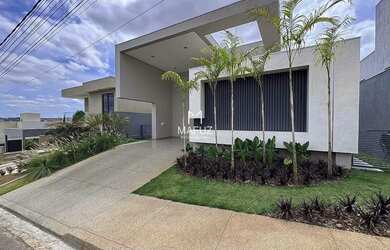 Imagem: A casa possui 3 Dormitórios, 4 Banheiros, 4 Vagas na garagem