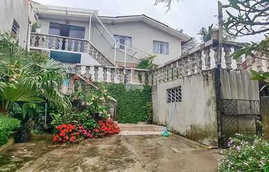 Imagem: A casa possui 3 Dormitórios, 1 Banheiro, 3 Vagas na garagem