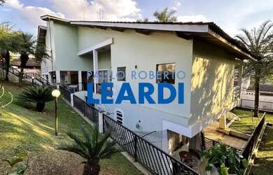 Imagem: A casa em condomínio possui 5 Dormitórios, 5 Banheiros, 4